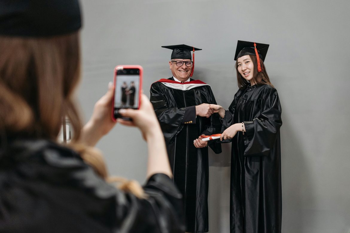The Benefits of Choosing to Buy Diploma Online